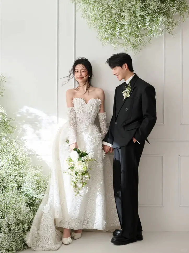 Save the date groom-bride